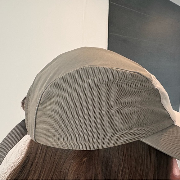 Lululemon hat - Picture 2 of 4